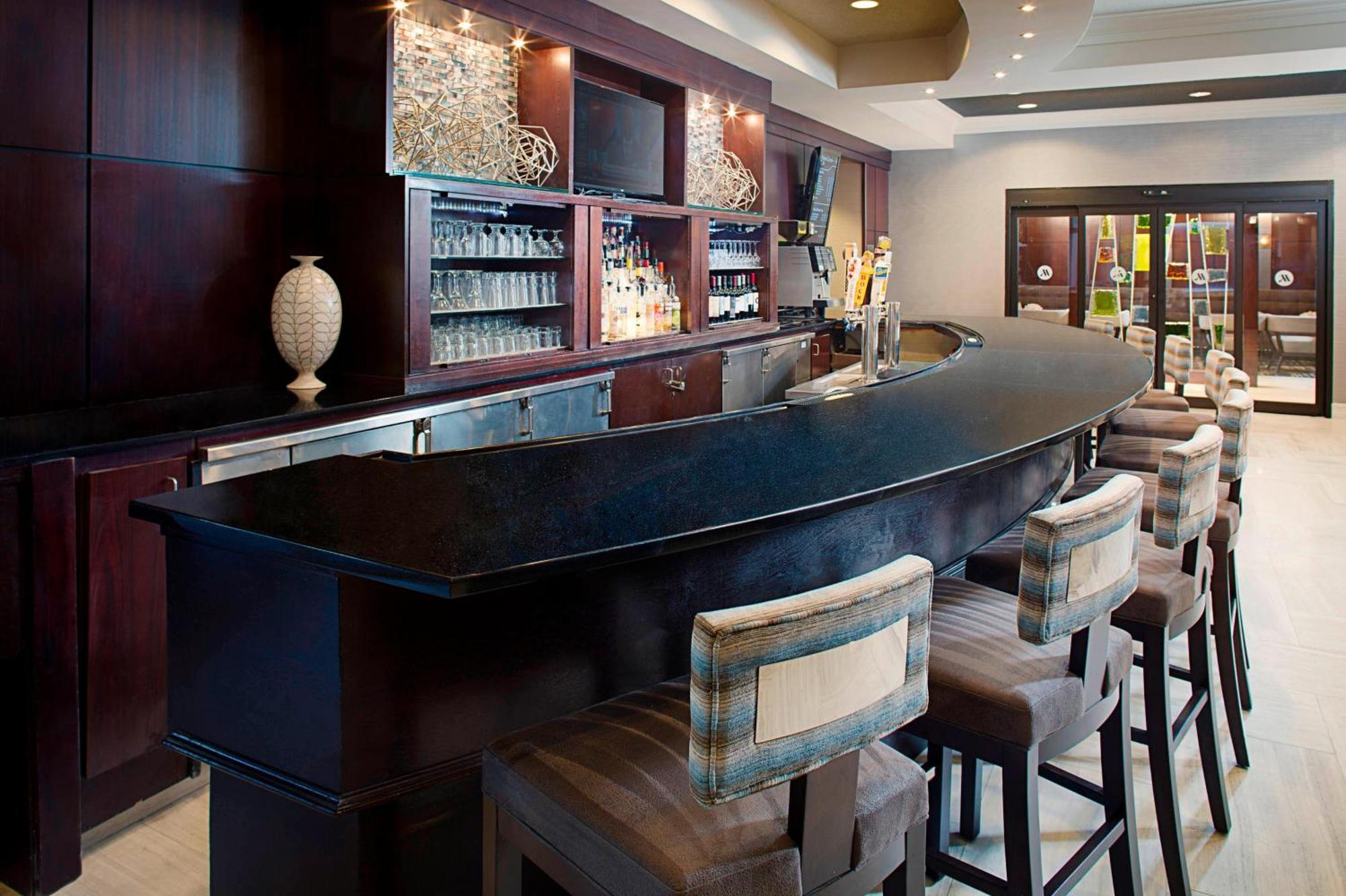 Dallas Marriott Suites Market Center Buitenkant foto