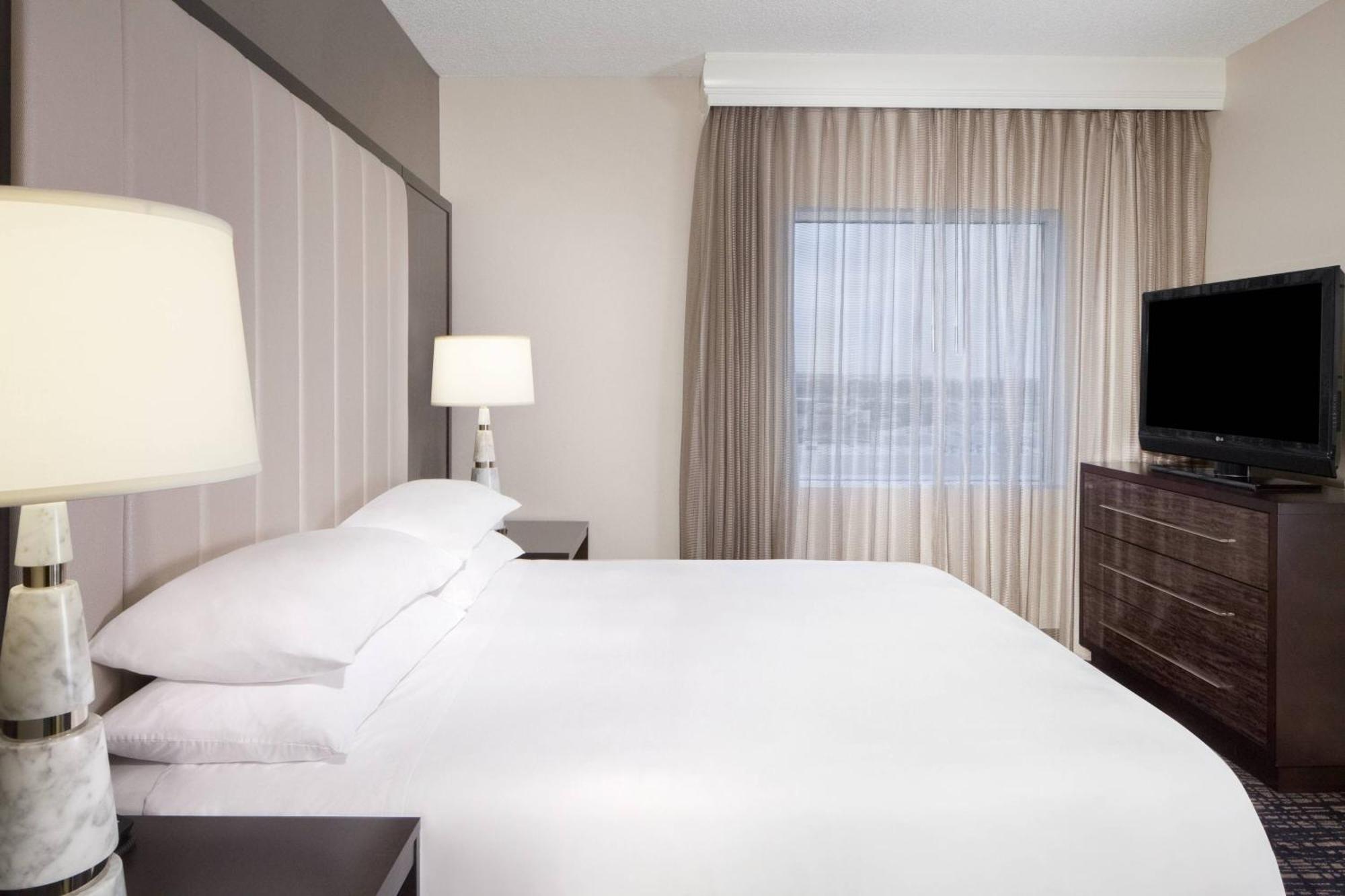 Dallas Marriott Suites Market Center Buitenkant foto
