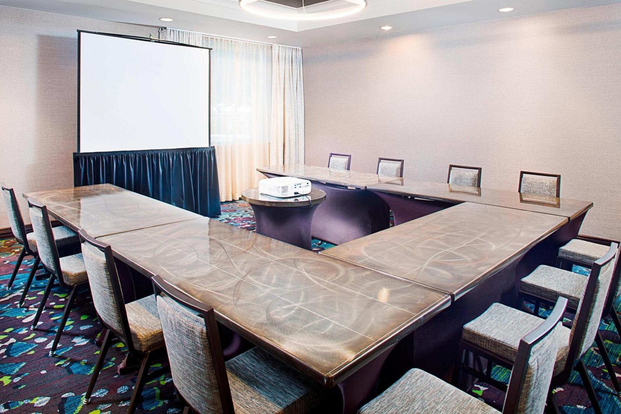 Dallas Marriott Suites Market Center Buitenkant foto