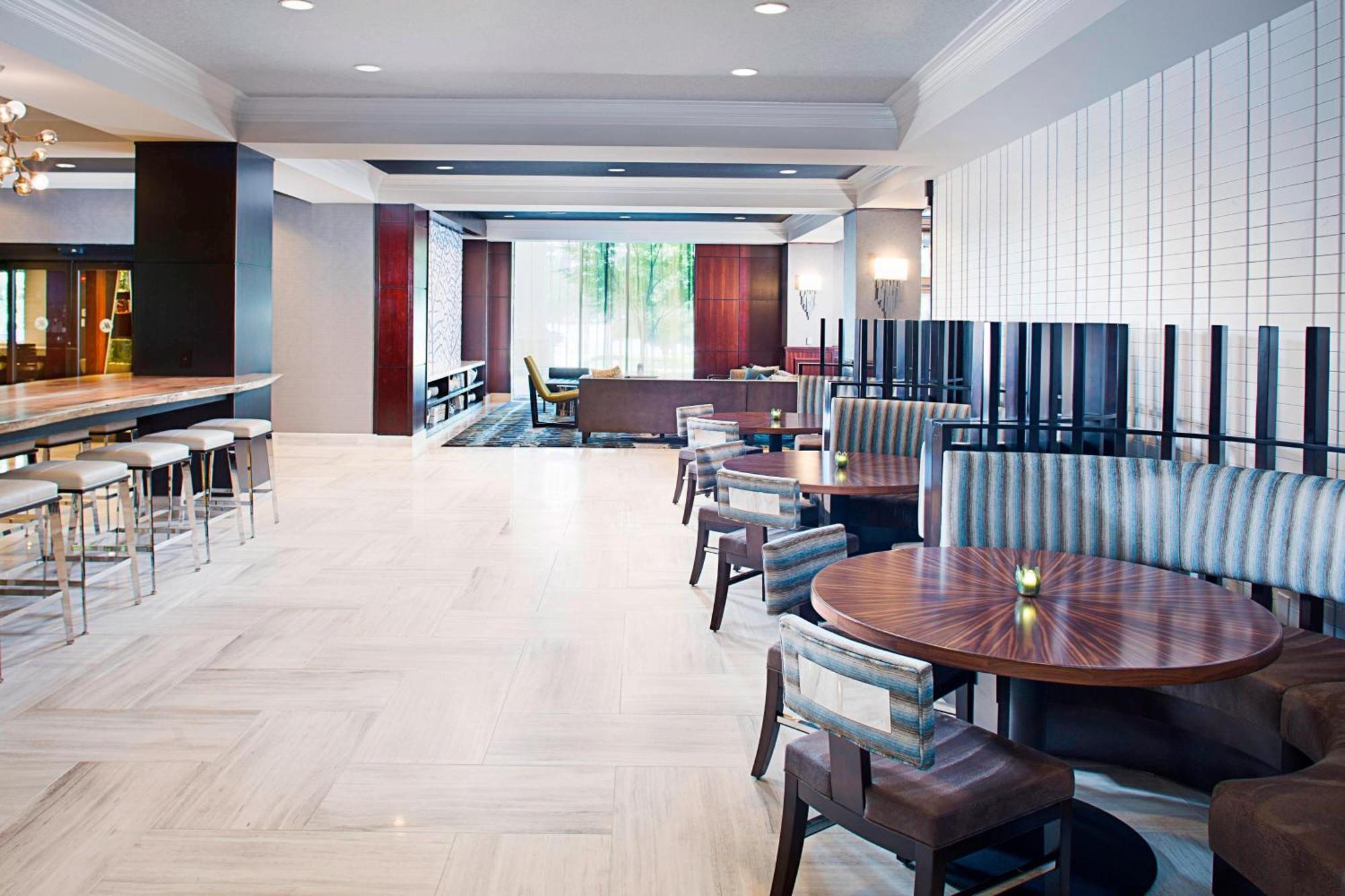 Dallas Marriott Suites Market Center Buitenkant foto