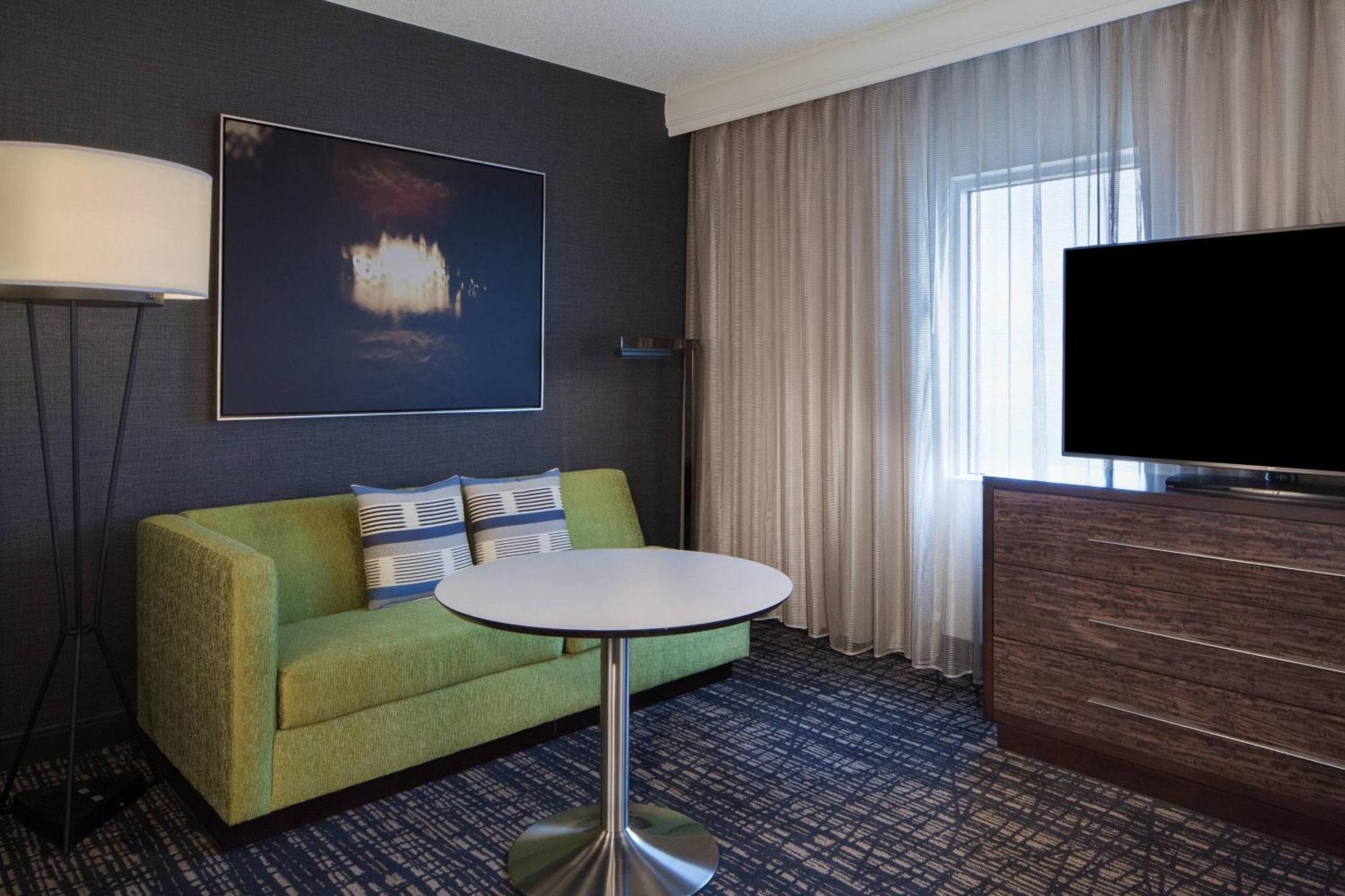 Dallas Marriott Suites Market Center Buitenkant foto