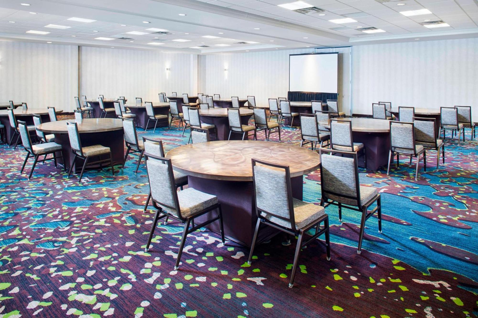 Dallas Marriott Suites Market Center Buitenkant foto