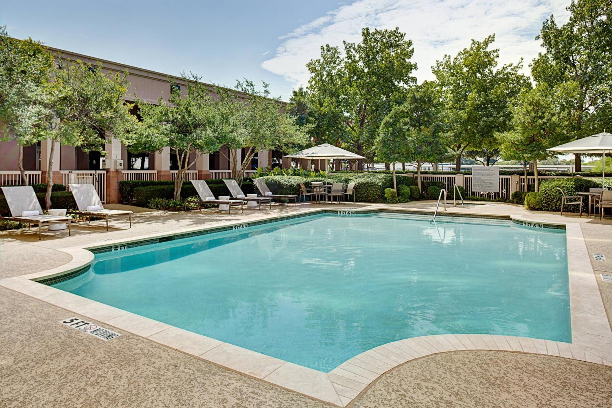 Dallas Marriott Suites Market Center Buitenkant foto