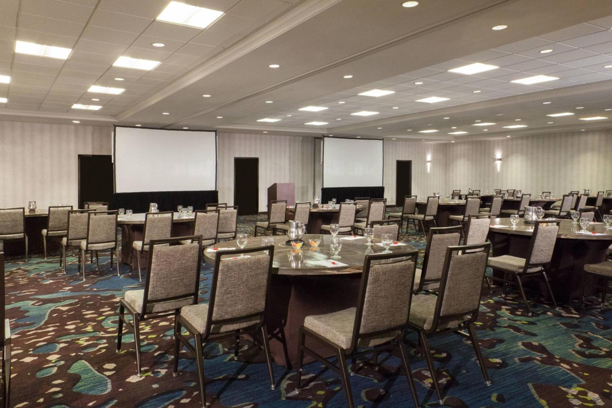 Dallas Marriott Suites Market Center Buitenkant foto