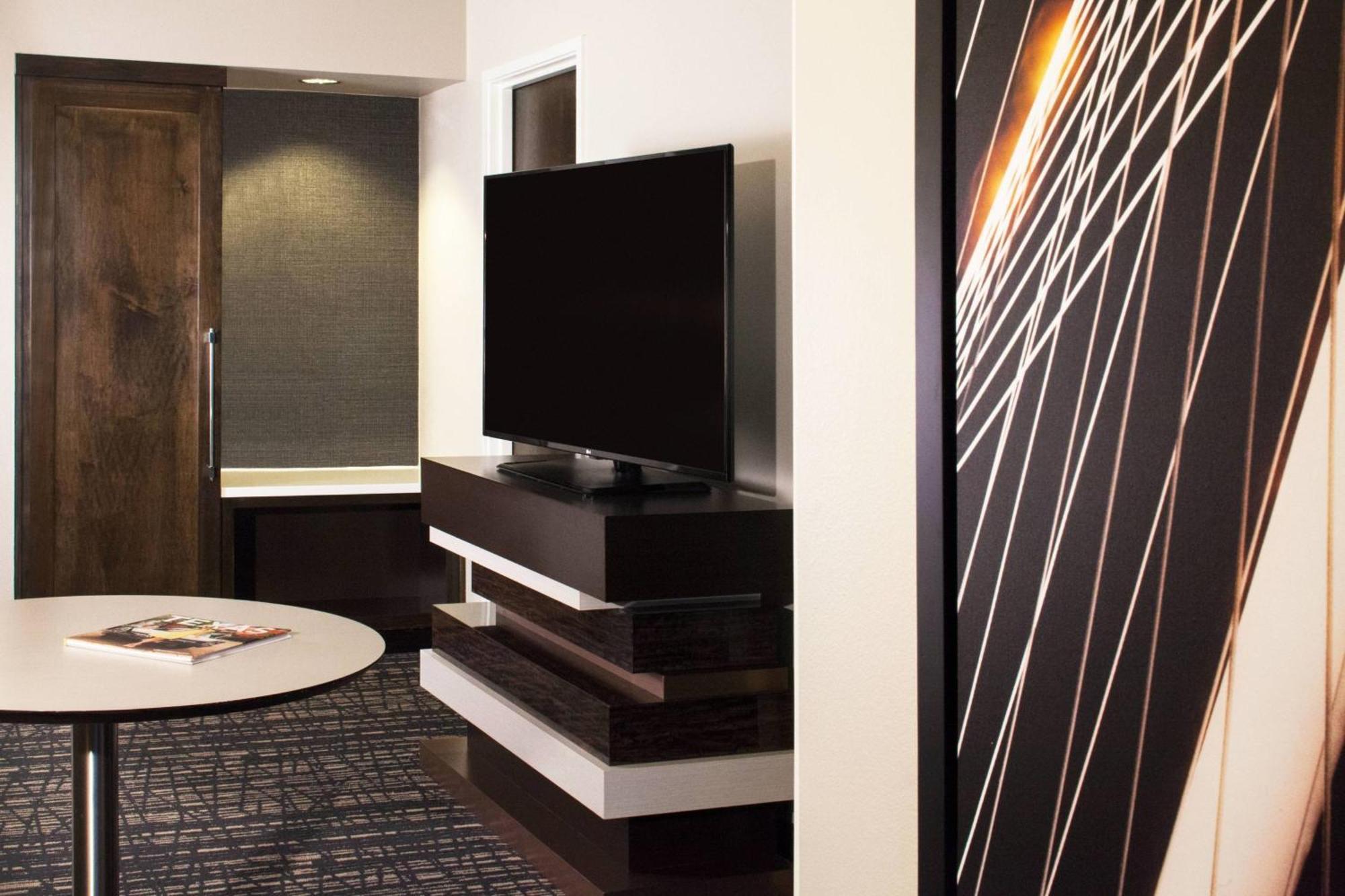 Dallas Marriott Suites Market Center Buitenkant foto
