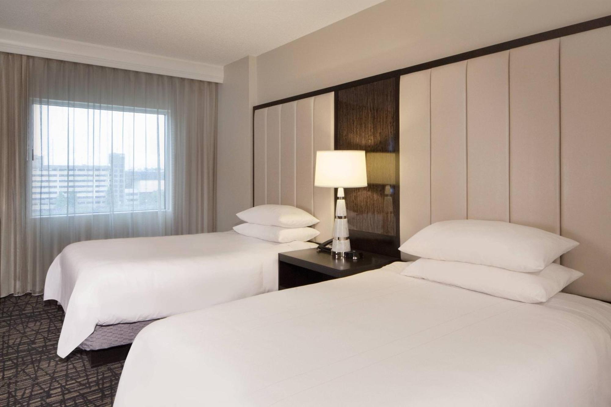 Dallas Marriott Suites Market Center Buitenkant foto