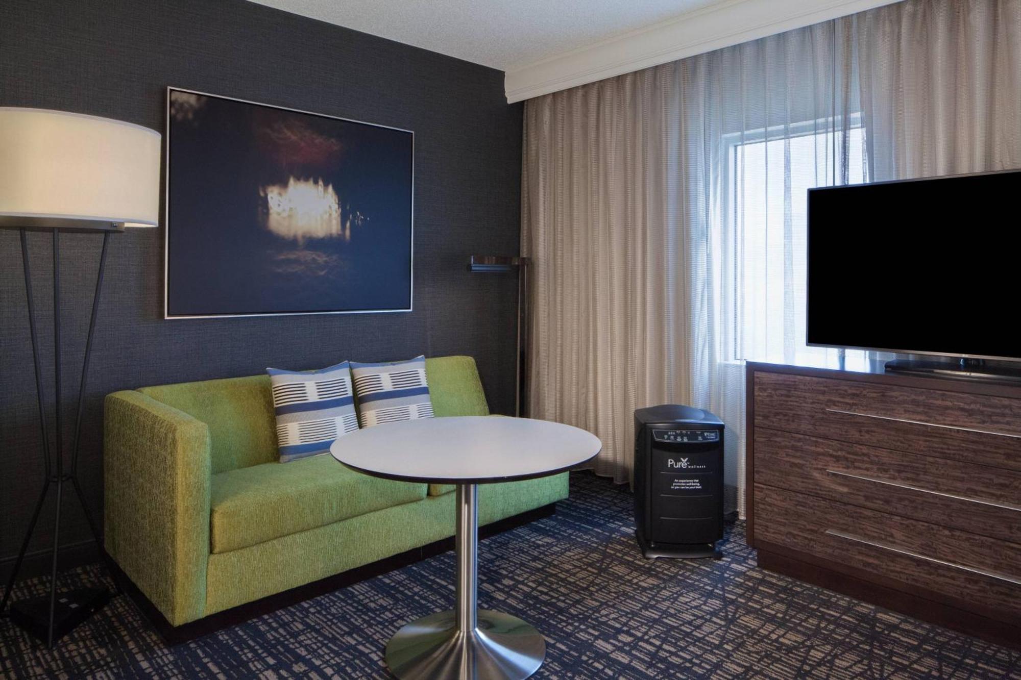 Dallas Marriott Suites Market Center Buitenkant foto