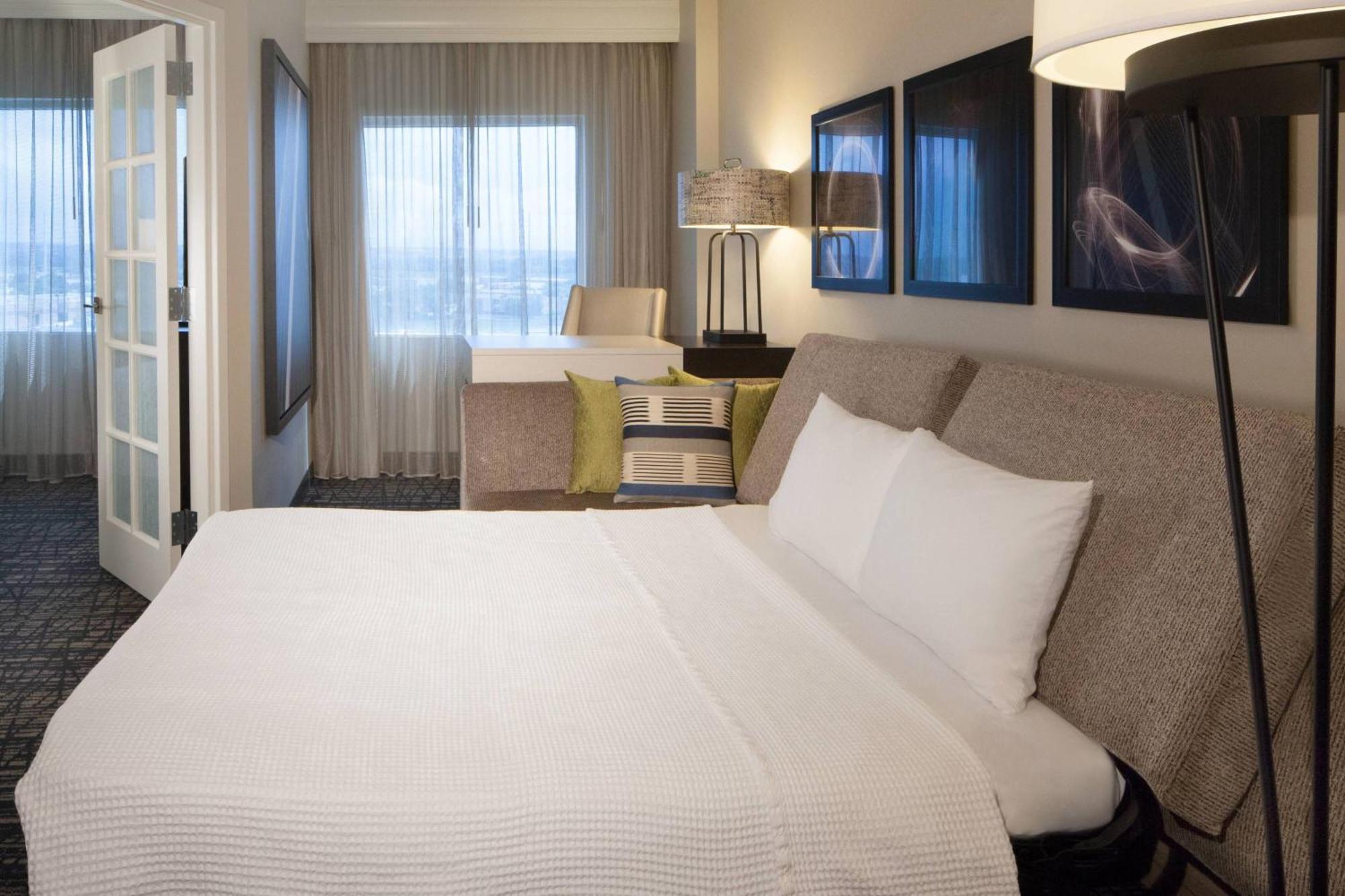 Dallas Marriott Suites Market Center Buitenkant foto